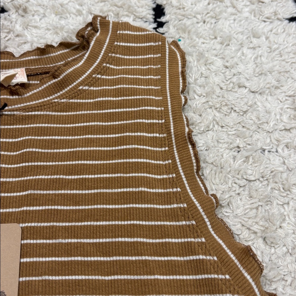 Hem & Thread Tank Top - Picture 2 of 3